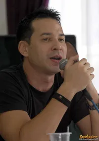 Ari Wibowo di Kampung Artis