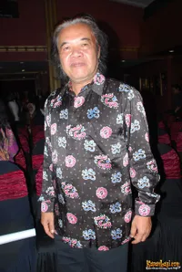Arswendo Atmowiloto Luncurkan Buku Teater