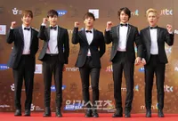 Artis Artis Korea di Red Carpet Golden Disk Awards 2013