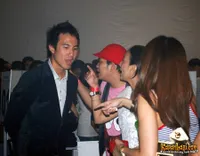 Artis Ramaikan Lounching iPhone