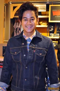 Artis Top - Jeans dan Gaya Hidup