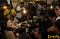 Arumi Bachsin dan Keluarga di Resto Rempah-Rempah Senopati
