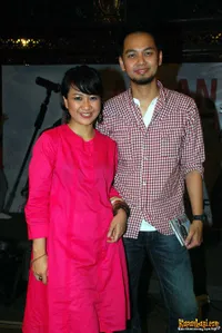 Astrid Sartiasari Dan Kekasihnya di The Roemah Lebak Bulus