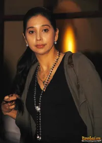 Ayu Azhari Bisnis Restoran