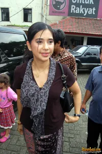 Ayu Azhari di Lenteng Agung