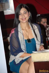 Ayu Azhari Jadi Model Video Klip