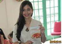 Ayu Azhari Launching Kuliner Bangka