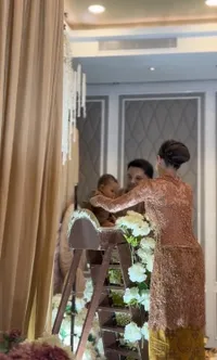 Baby Arash Pilih Stetoskop di Tedak Siten, Thariq Halilintar dan Aaliyah Kaget