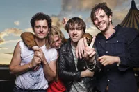 Bagaimana Gaya Para Musisi Sebelum Naik ke Atas Panggung?