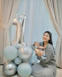 Bahagia Jadi Ibu, 8 Potret Nabila Maharani Istri Tri Suaka Momong Baby Garuda - Nyanyikan Lagu Pengantar Tidur