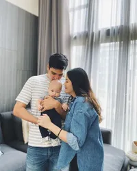 Bahagia Jadi Orangtua, Intip Potret Hot Daddy Marcell Chandrawinata Saat Momong Bayinya yang Baru Lahir