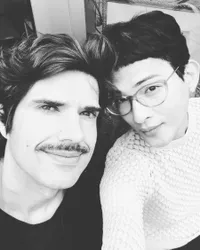 Bahagia Jadi Wanita Seutuhnya, 10 Potret Oscar Lawalata Bareng Pacar Bule Tampan - Romantis Abis