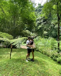 Bahagianya Pengantin Baru, Intip Potret Bulan Madu Romantis Mikha Tambayong dan Deva Mahenra di Bali