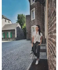 9 Potret Gaya Sophia Latjuba Saat di Eropa, Cantik dan Menawan