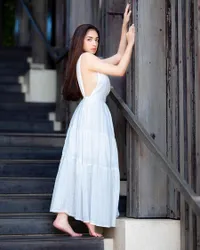 Bak Bidadari Tanpa Sayap, Ini 10 Potret Angel Karamoy yang Begitu Menawan dan Hot Dalam Balutan Busana Putih