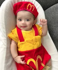 Bak Boneka Hidup, Potret Baby Guzel Putri Ali Syakieb dan Margin yang Gemesin Banget - Lucunya Pakai Baju Strawberry Hingga Cantik Jadi Anak SMP