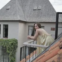 Bak Masih Gadis, Intip 8 Foto Wulan Guritno Pamer Punggung Mulus Selama Liburan di Bali