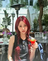 Bak Pacar, Inilah 8 Potret dari Yunjin LE SSERAFIM yang Selalu Menawan!