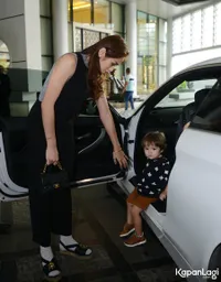 Bak Pangeran, Baby El Anak Jedar Naik Mobil Mewah ke Ultah Amora!