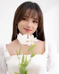 Bak Peri, 8 Potret Fuji Pakai Baju Pengantin - Dipuji Mirip Artis Korea