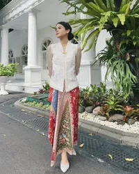 Bak Putri Keraton, Begini Potret Maudy Ayunda yang Anggun dan Menawan Dalam Balutan Kebaya - Cantiknya Alami