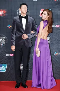 Bak Raja & Ratu, Siapa Couple Red Carpet MAMA 2015 Paling Serasi?