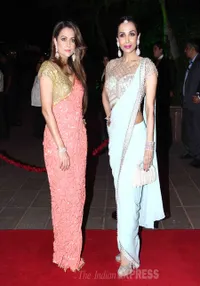Bak Red Carpet, Seleb India Perang Sari Cantik di Resepsi Arpita