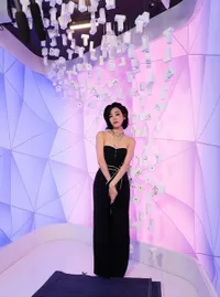 Bakal Bintangi Drakor 'THE YOUNGEST SON OF THE CHAEBOL FAMILY' Bareng Song Joong Ki, 9 Potret Tiffany Young Pakai Outfit Glamor - Cocok Jadi Holkay