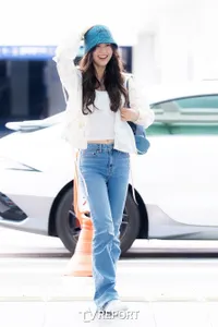 Bakal Debut, 10 Potret Olivia Marsh Kakak Danielle NewJeans di Bandara Incheon - Visual Cantik Curi Perhatian