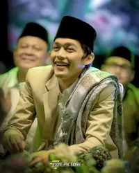 Curi Perhatian Ivan Gunawan, Ini 8 Potret Gus Iqdam Asal Blitar-Jawa Timur yang Viral - Usianya Baru 30 Tahun sudah Punya Banyak Jamaah