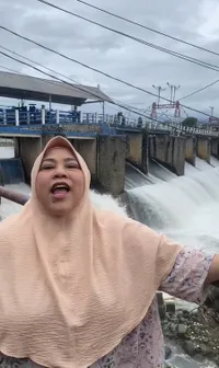 Bakal Pulang Kampung ke Solo, Potret Nunung Memberanikan Diri Ziarah ke Makam Ibunda