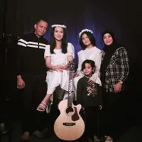 Banjir Kecaman! 7 Potret Adik-Adik Vanessa Angel yang Mendadak Jadi Penyanyi - Keluarganya Dituding Pansos Hingga Aji Mumpung