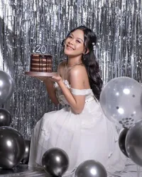 Baru Genap Berusia 20 Tahun, Intip 9 Style Outfit Melly Lee yang Modis dan Keren Abis