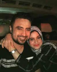 Baru Menikah di Usia 44 Tahun, 8 Potret Rizal Djibran dan Sang Istri yang Cantik