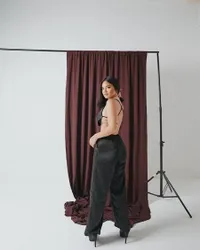 Baru Saja Berulang Tahun ke-18, Potret Hot Shafa Harris Braless Pamer Punggung - Tato Dekat Side Boobs