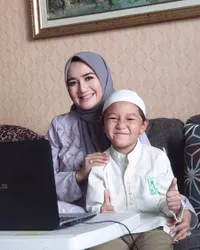 Baru Terungkap, Curhatan Pedangdut Nini Carlina Besarkan Anak Dengan Autisme - Sempat Ditolak Masuk SD