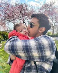 Baru Terungkap Pernah Nangis karena Tak Sengaja Cium Felicya Angelista di Bioskop, Ini 15 Potret Caesar Hito yang Kini Jadi Hot Daddy - Momong Baby Bible