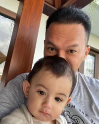 Baru Terungkap, Potret Wajah Diduga Anak Jennifer Dunn dan Faisal Haris - Ganteng Blesteran dan Dekat Dengan Shafa Haris