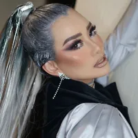 Bebas dari Jerat Narkoba, 11 potret Reza Artamevia yang Makin Segar dan Awet Muda - Tampil Gorgeous dengan Rambut Silver