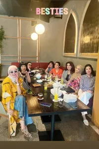 Beda-beda Tapi Tetap Bersatu, Potret Keseruan Arisan Geng Kepompong Melly Goeslaw Hingga Mayangsari - Meriah Pakai OOTD Penuh Warna