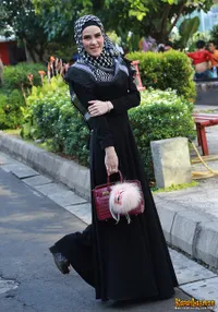 Beda Agama Dengan Orang Tua, Ini Curhatan Sedih Angel Lelga