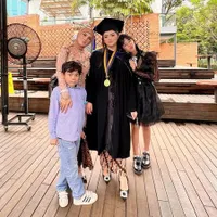 Beda Ayah, Potret Kedekatan Shafeea Ahmad dan Tiara Anak Mulan Jameela - Tinggi Badannya Sudah Hampir Menyamai Sang Kakak