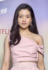 Beda Gaya Kim Tae Ri di Kehidupan Nyata vs Jadi Astronot di 'SPACE SWEEPERS', Manis dan Keren