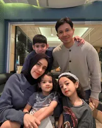 Begini Cara Fairuz dan Sonny Mengenalkan Agama kepada Anak-anak