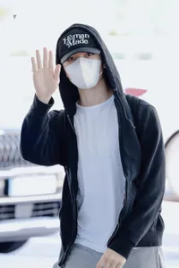 Begini Kecocokan Cewek Sagitarius dengan Vernon SEVENTEEN si Cowok Aquarius dari Perspektif Zodiak