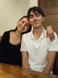 Darius Sinathrya Cerita Perkembangan Terbaru Pendidikan Anak-anaknya, Sabrina Bakal ke Portugal