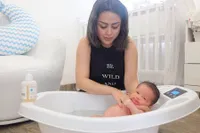 Begini Potret Selvi Kitty Saat Asuh Anak, Sosok Ibu Penyayang