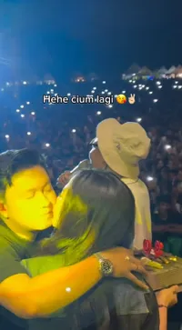 Bella Bonita Beri Kejutan, 8 Potret Ulang Tahun Denny Caknan yang Dirayakan Saat Manggung