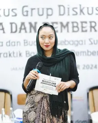 Bella Fawzi Pidato di Kedutaan Uzbekistan Gantikan Mendiang Marissa Haque