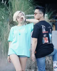 Belum Lama Cerai, Intip 10 Potret Kemesraan Mantan Istri Reza SMASH dengan Seorang Pria